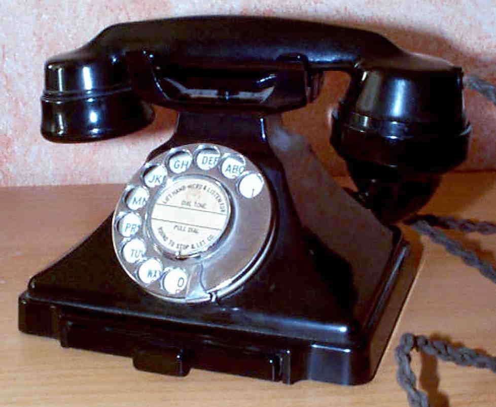 Локальный телефон. Телефон 50-х годов. Телефон 50 годов. Качестве 70 МП телефон.